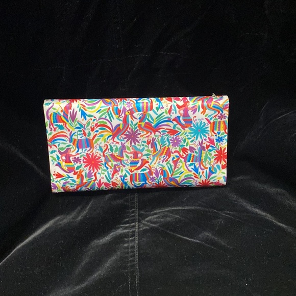Very bright and fun women’s wallet - large.  Never used with tags. - Picture 2 of 6